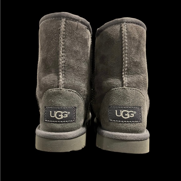SOLD- UGG -Toddler 10C- Classic boot - Picture 4 of 5